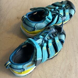 Keen Water Shoes - Gender Neutral. Size 9 Kids